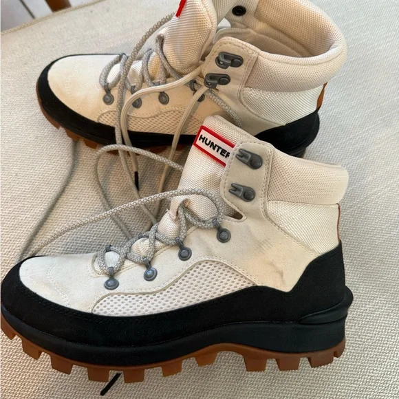 Woman’s Hunter Explorer Lug Chelsea boots - Picture 4 of 6